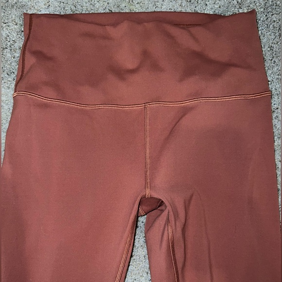 Lululemon size 8 wunder leggings like new - Picture 4 of 6